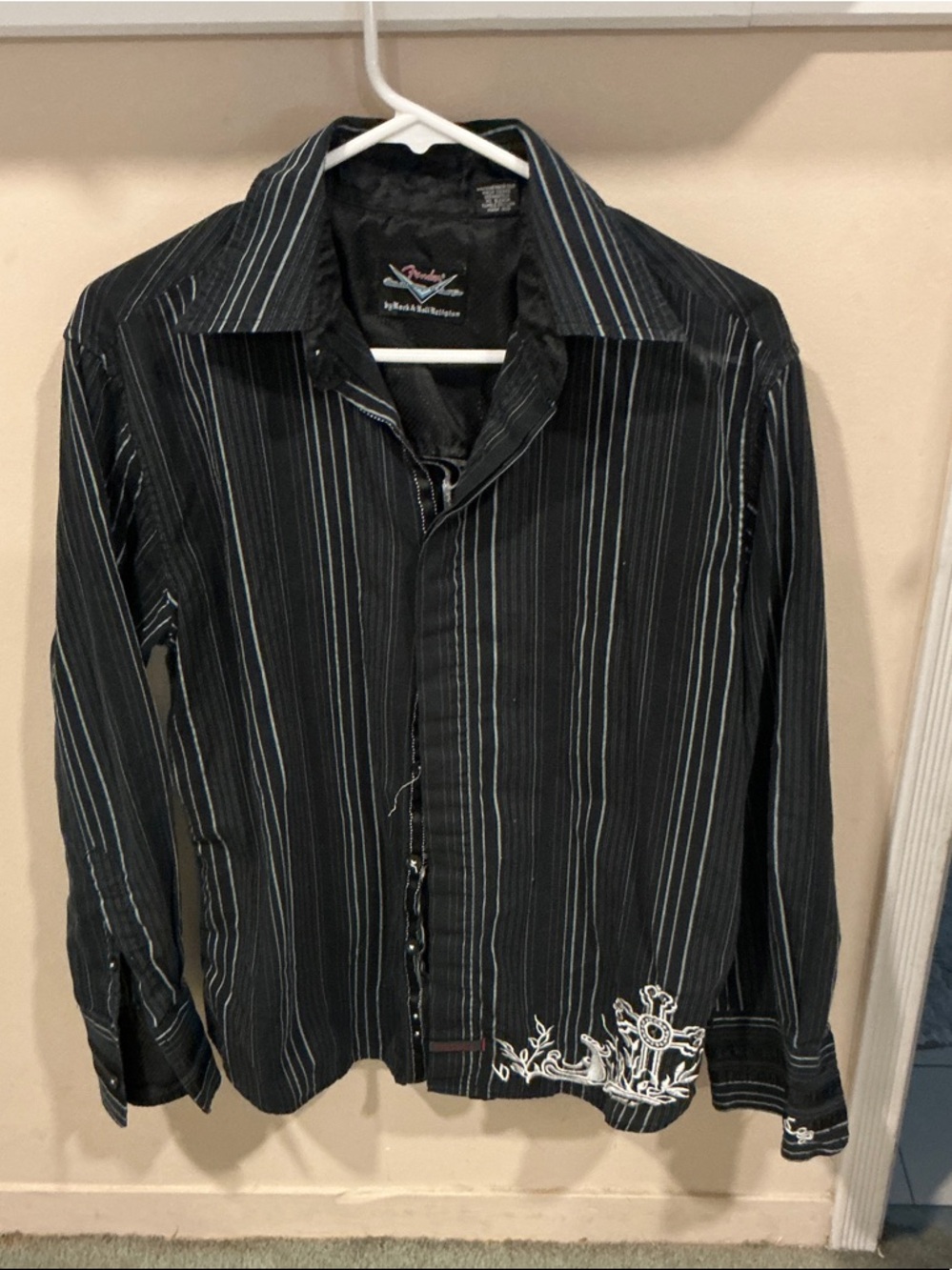 Fender Men’s Black Pinstripe Rock & Roll Shirt with White Embroidery sz small